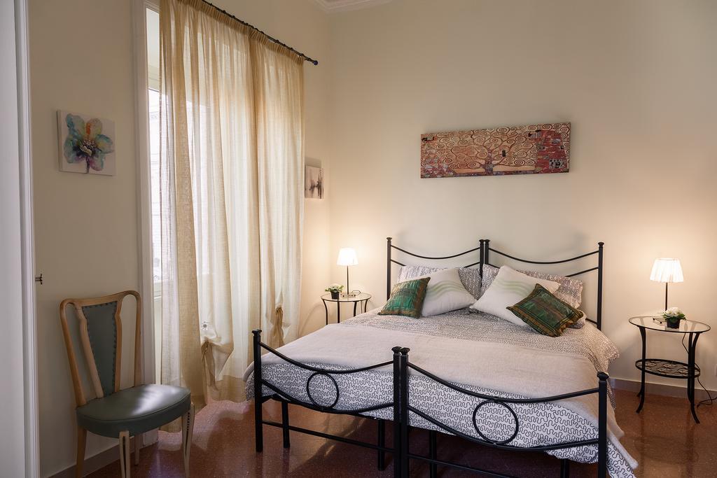 Glam Sm Maggiore Guest House Рим Екстериор снимка